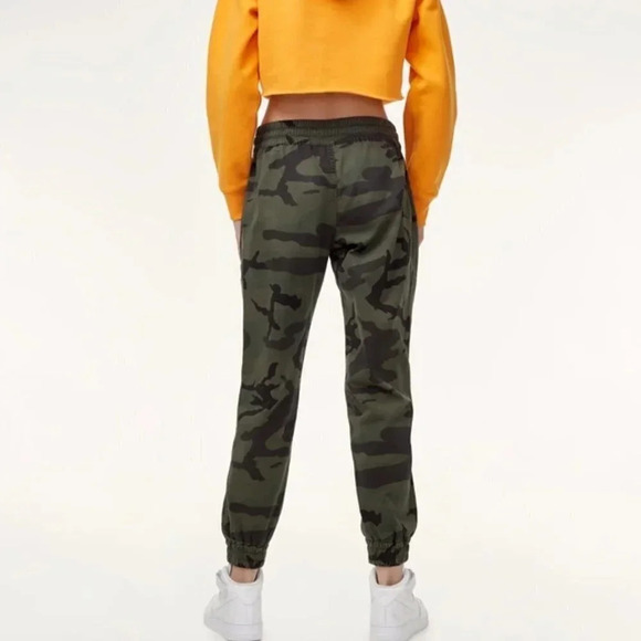 Aritzia Tna Alix Camo Pant - Picture 2 of 13